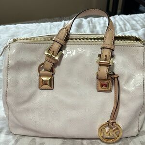 Small and cute bag with duster